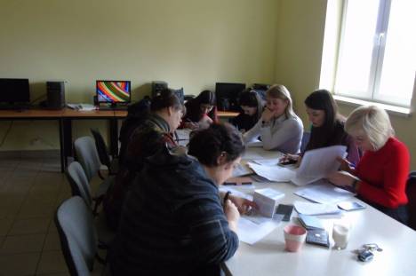 Zdjęcie 3 ze spotkania pracowników MOPSiWR w Centrum Kulturalno Społecznym w Laskówce Chorąskiej z obywatelami Ukrainy